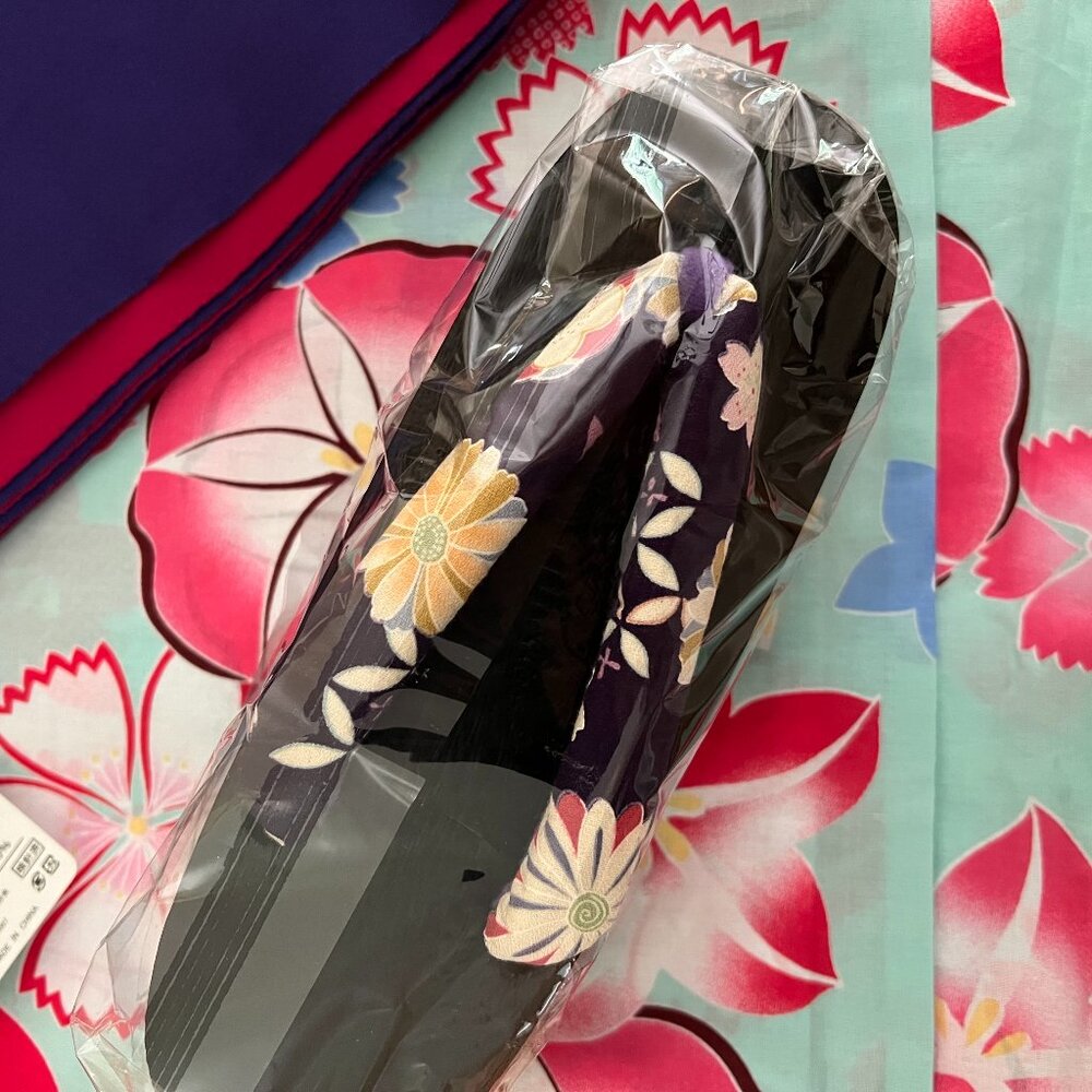 Womens or teen Yukata Set (new yukata, used obi & obijime, unused geta) - Picture 8 of 8